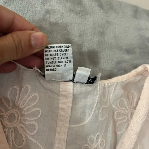 V- neck floral baby pink cap sleeve blouse - Picture 6 of 11